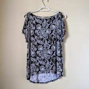 Cable & Gauge Cold Shoulder Paisley Print T